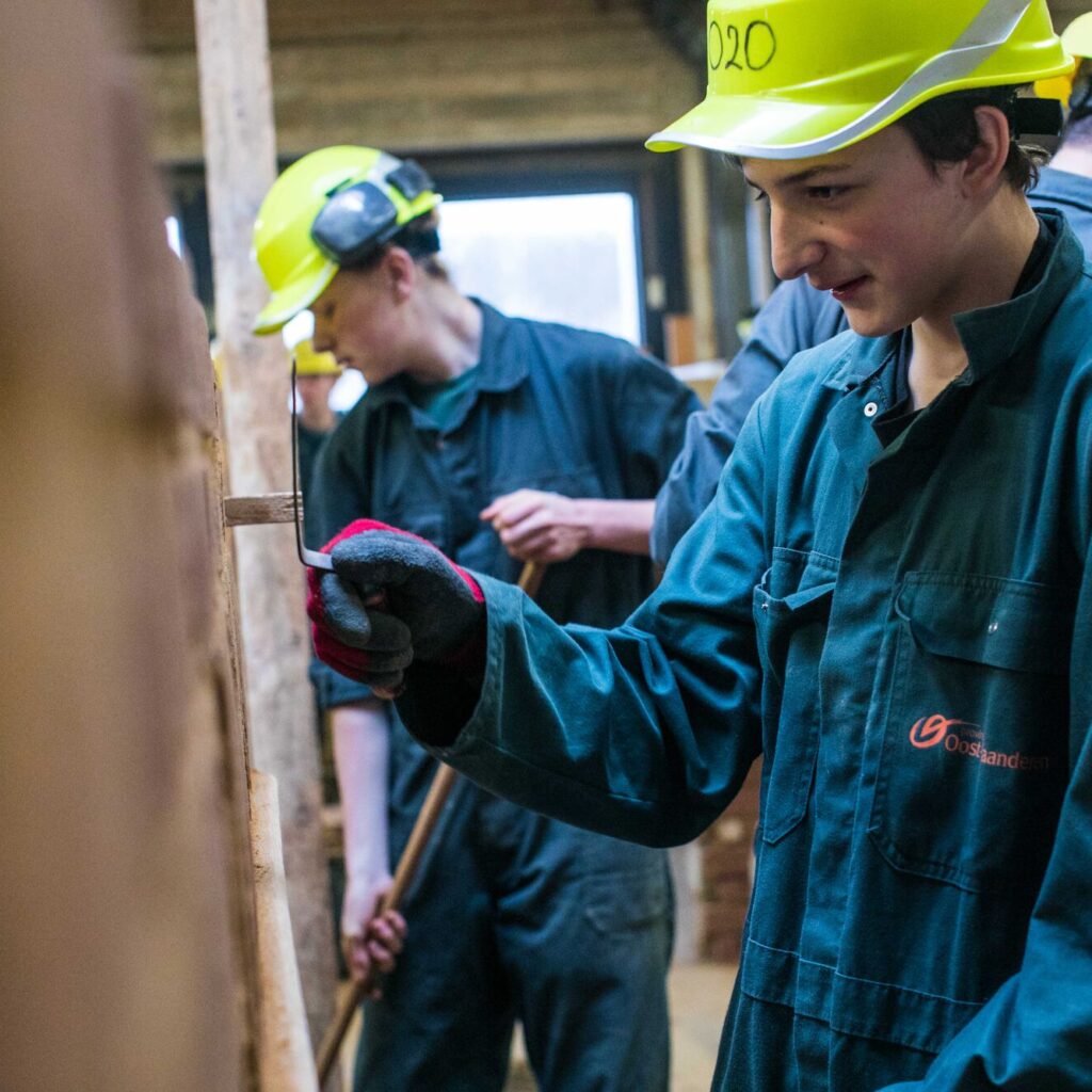 Leerlingen Bouwtechnieken aan het werk