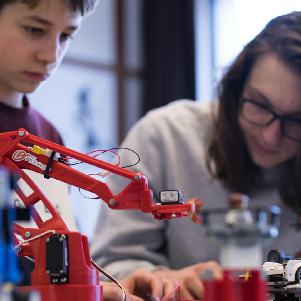 Leerlingen 2A STEM Wetenschappen aan het werk