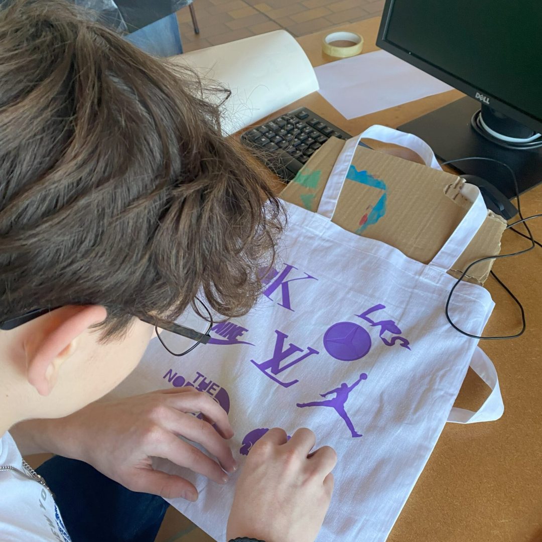 Leerling bij Richtpunt Ninove Grafische Technieken